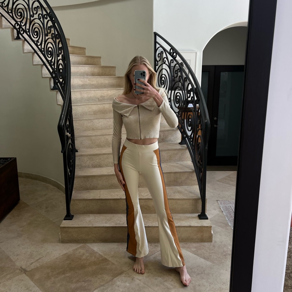LIVE! Cream Flared Yoga Pants Contrast Side Stripe Size M